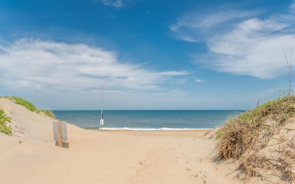 Salty Vibes - Nags Head MP 16, Pool, Hot Tub, Pool Table, Pets OK House in Whalebone