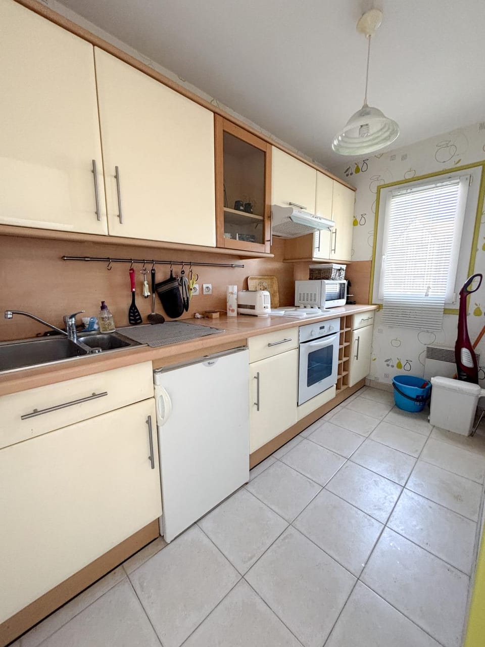 Coffee/tea facilities, microwave, oven, stove, kitchen