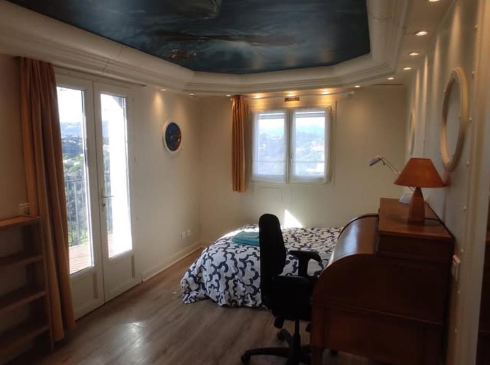 Villa au calme sur les collines de Nice Villa in Nice