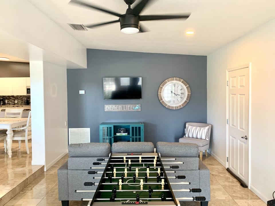Communal lounge/ TV room, TV and multimedia, Evening entertainment