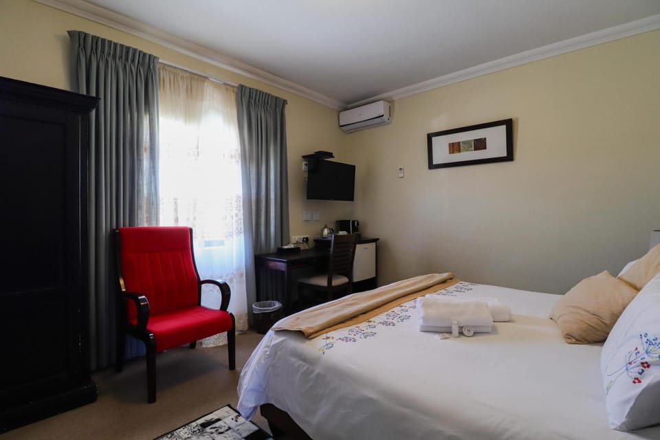 Bed, Photo of the whole room, Bedroom, air conditioner