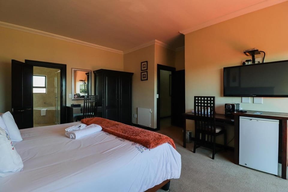 Bed, TV and multimedia, Photo of the whole room, Bedroom, wardrobe