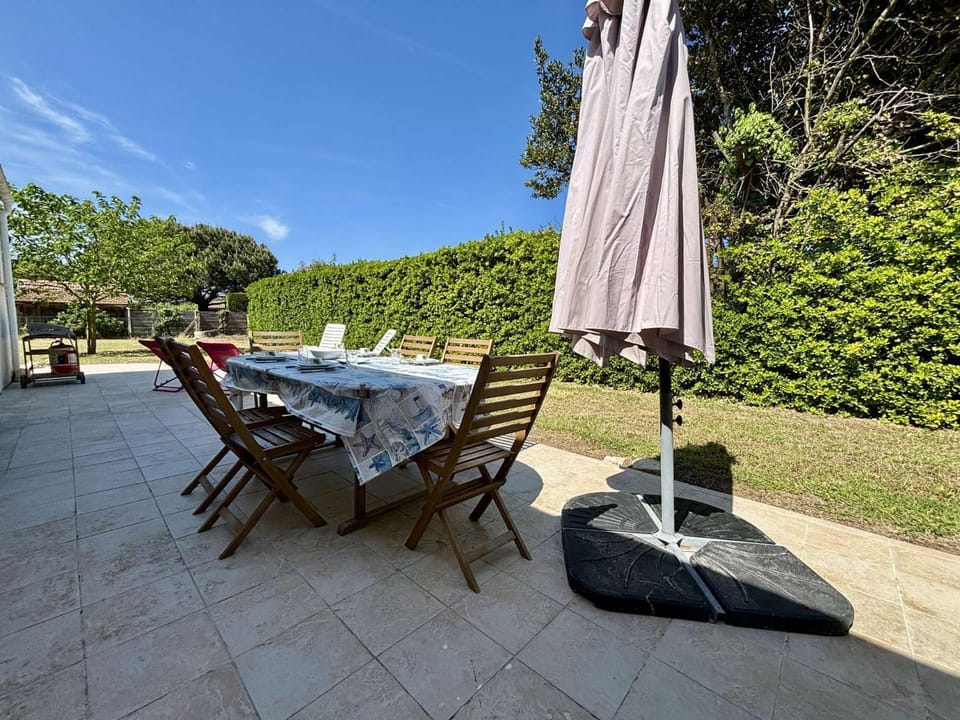 Patio, Garden, Dining area