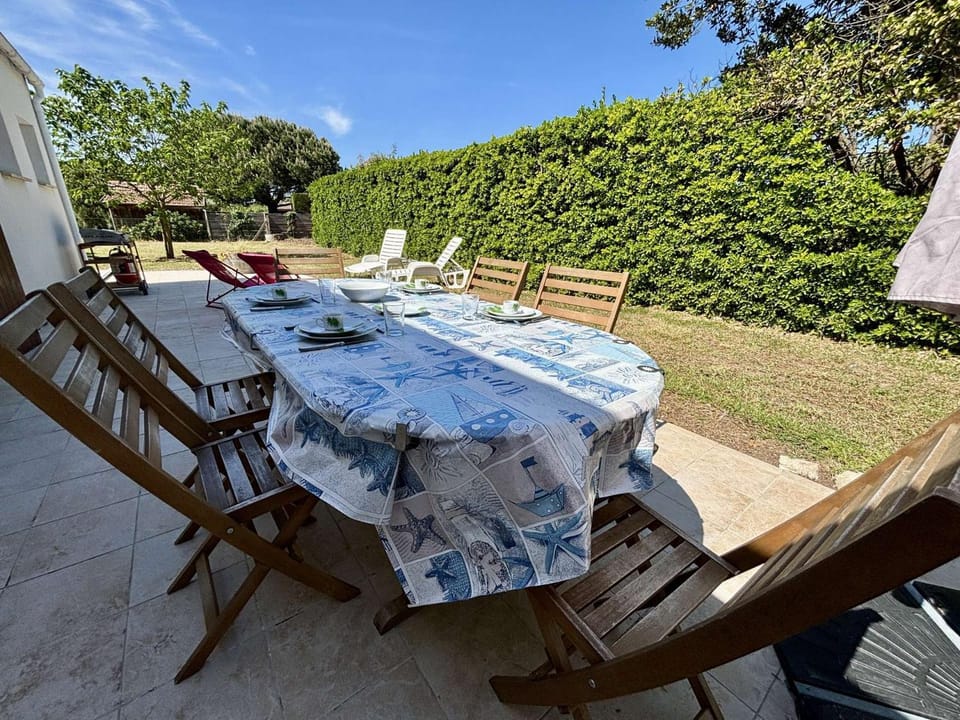 Patio, Garden, Dining area