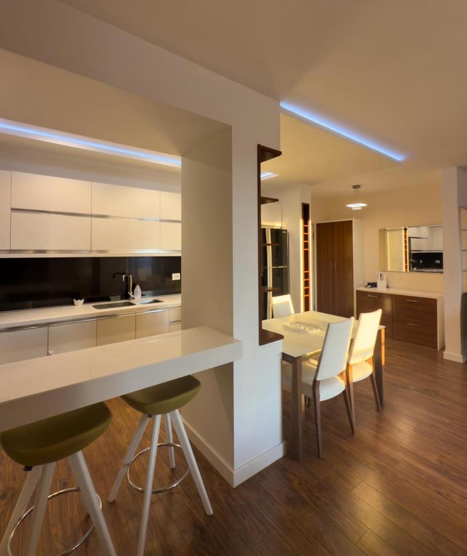 Kitchen or kitchenette, oven, stove