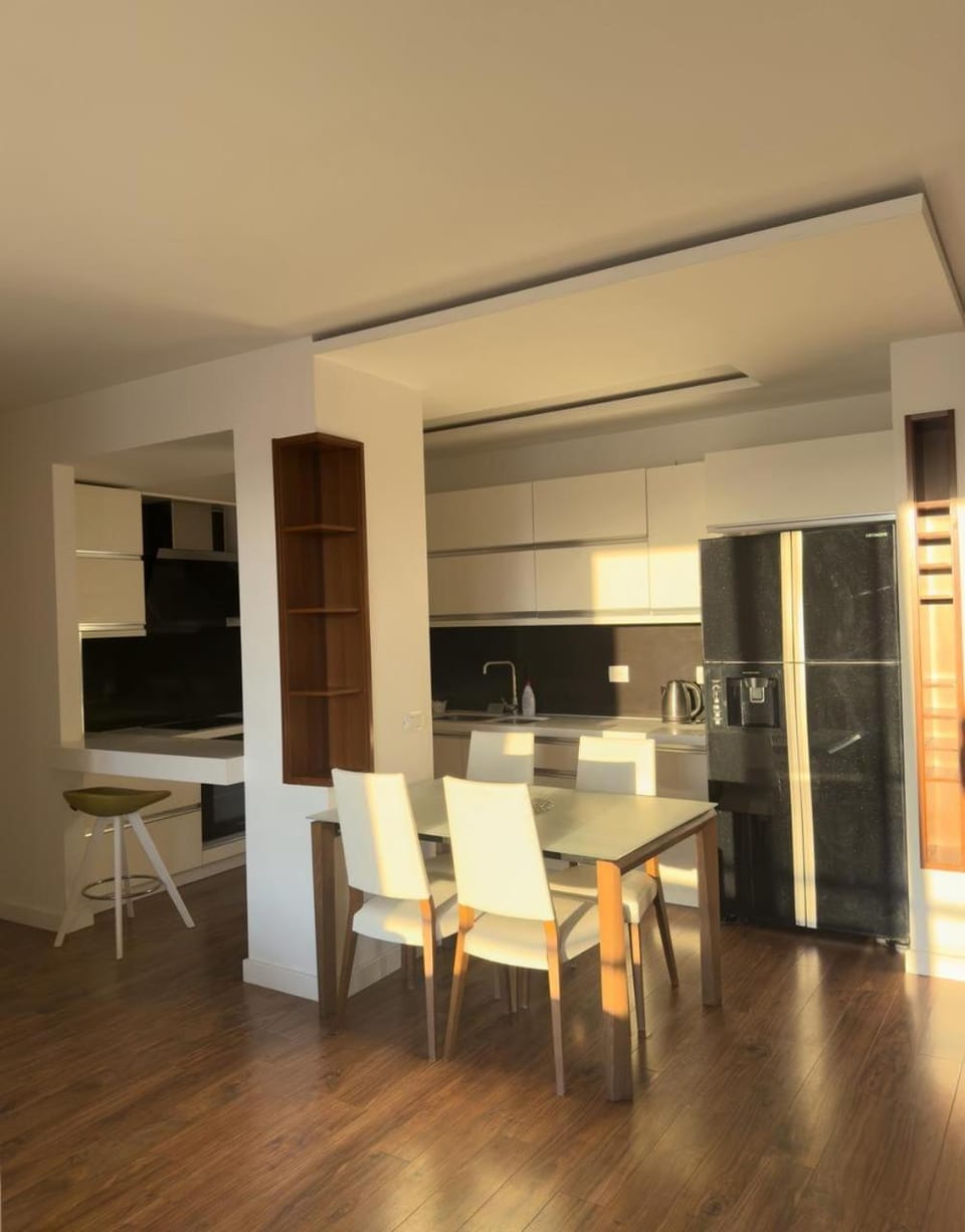 Kitchen or kitchenette, Photo of the whole room, Dining area