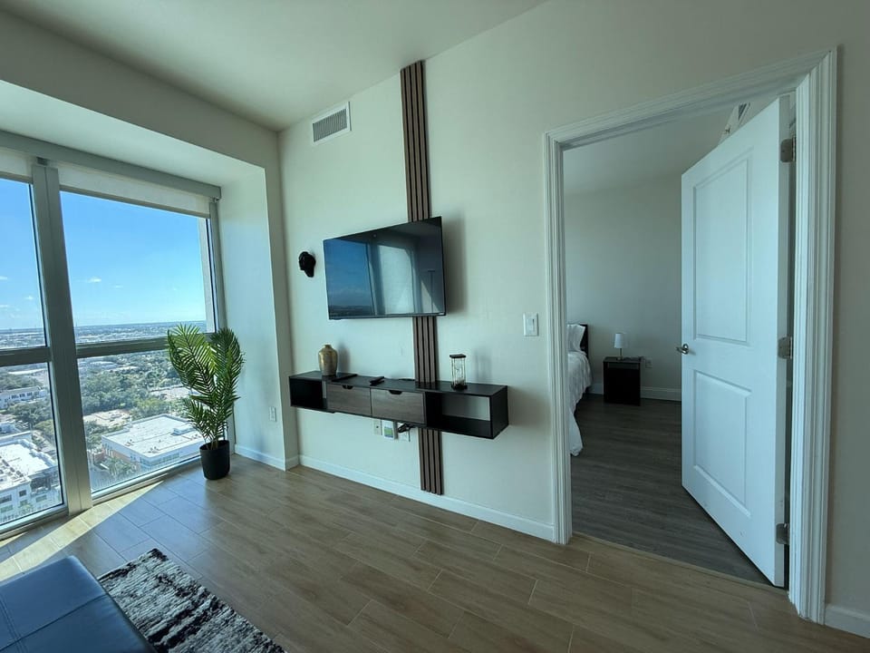 Downtown Skyline Suite- Breathtaking view Apartment in Fort Myers
