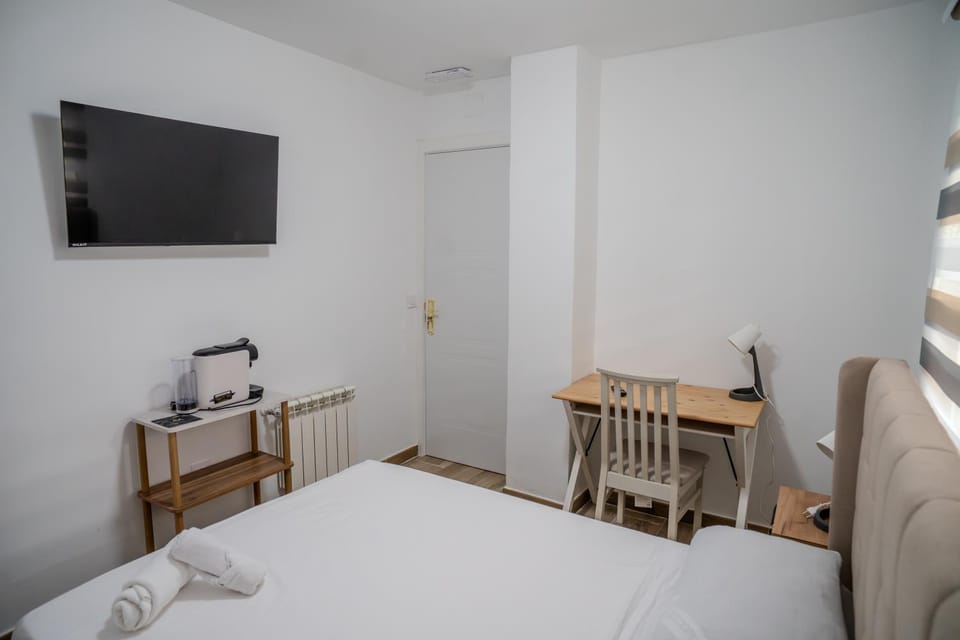 Hostale Blas Cabrera Madrid Bed and Breakfast in Madrid