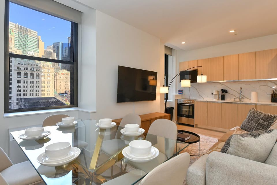 Urban Escape Bright 2BR 2BA in FiDi Apartment in Lower Manhattan