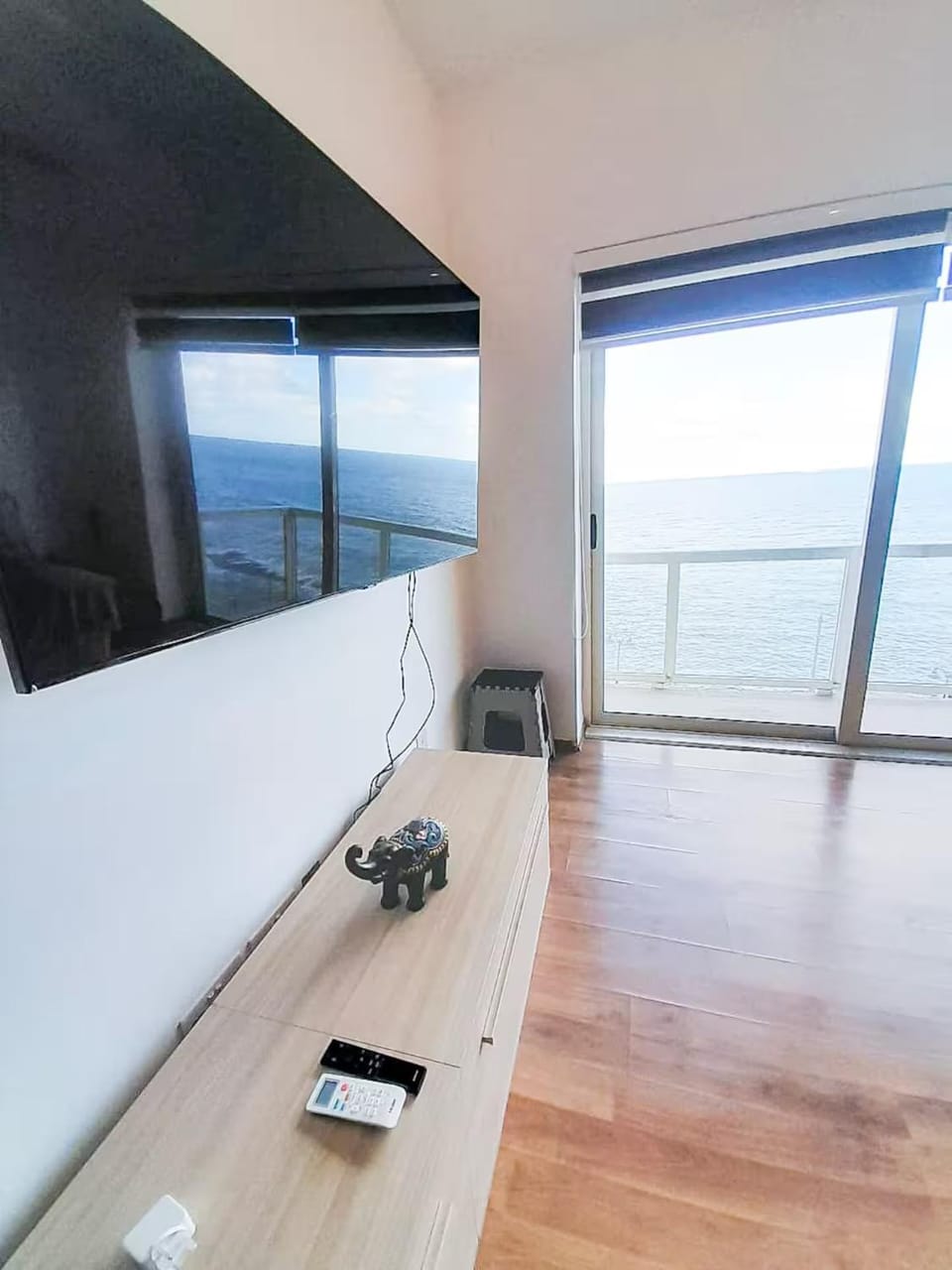 Communal lounge/ TV room, TV and multimedia, Sea view