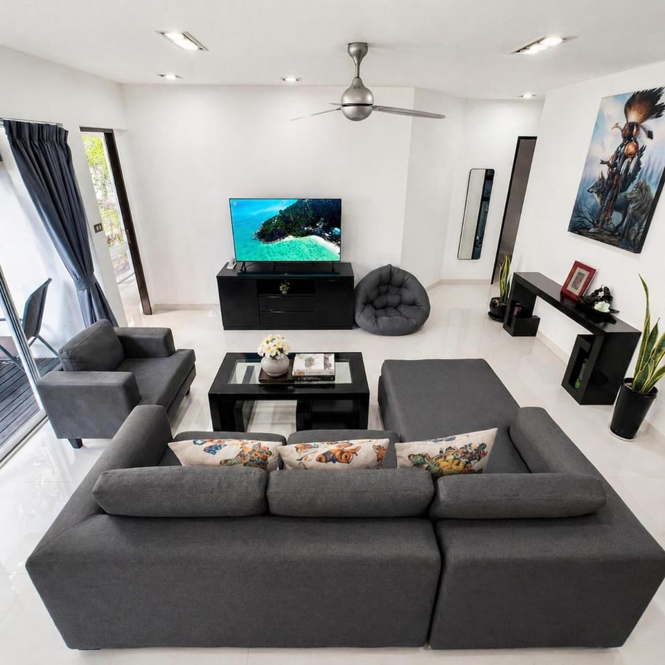Kamala Hills 3BR Poolside Loft with Access to 3 Pools Apartment in Kamala