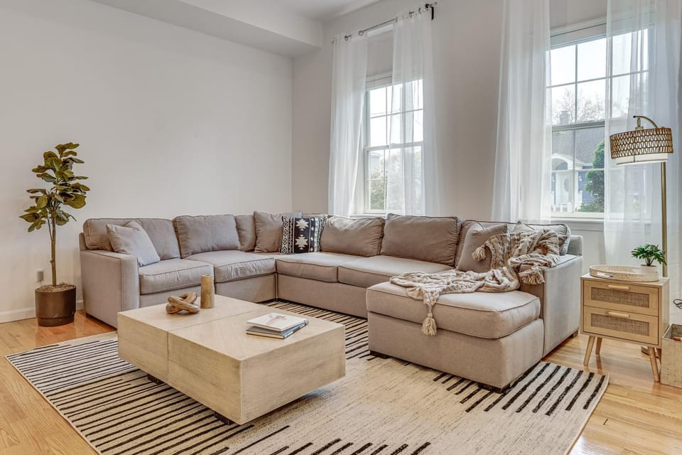 4 Mi to Beach & Dtwn! Charming Fairfield Home House in Bridgeport