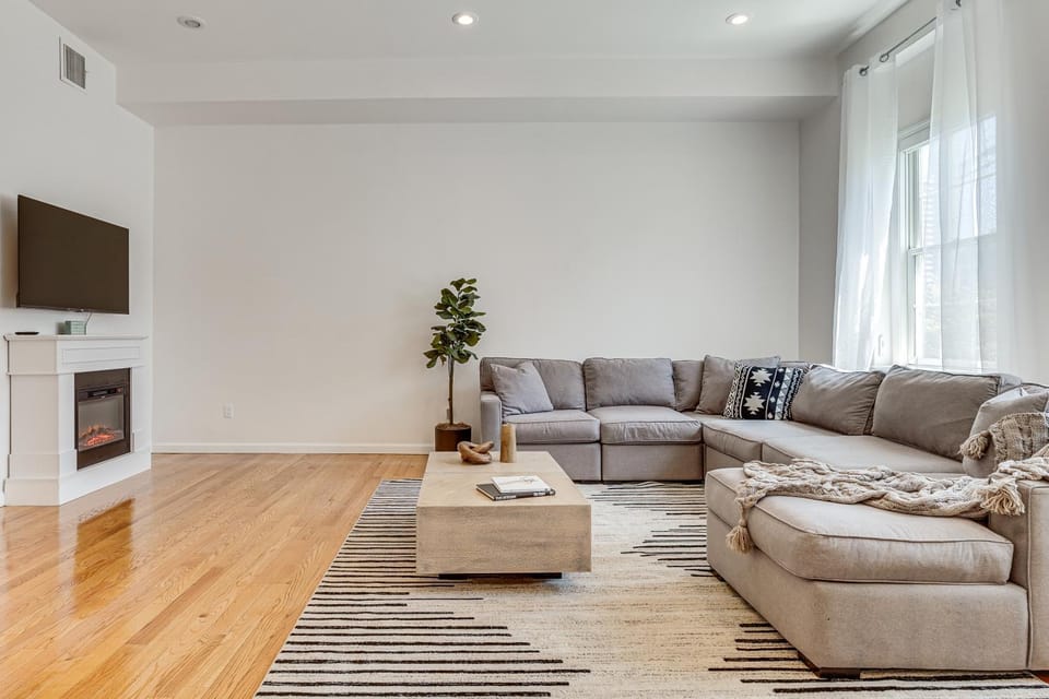 4 Mi to Beach & Dtwn! Charming Fairfield Home House in Bridgeport