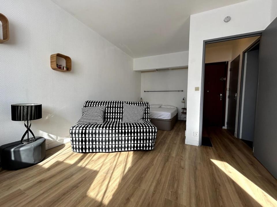 WeHost - Richelieu - Grand studio pour 2 personnes avec parking Apartment in Villeurbanne