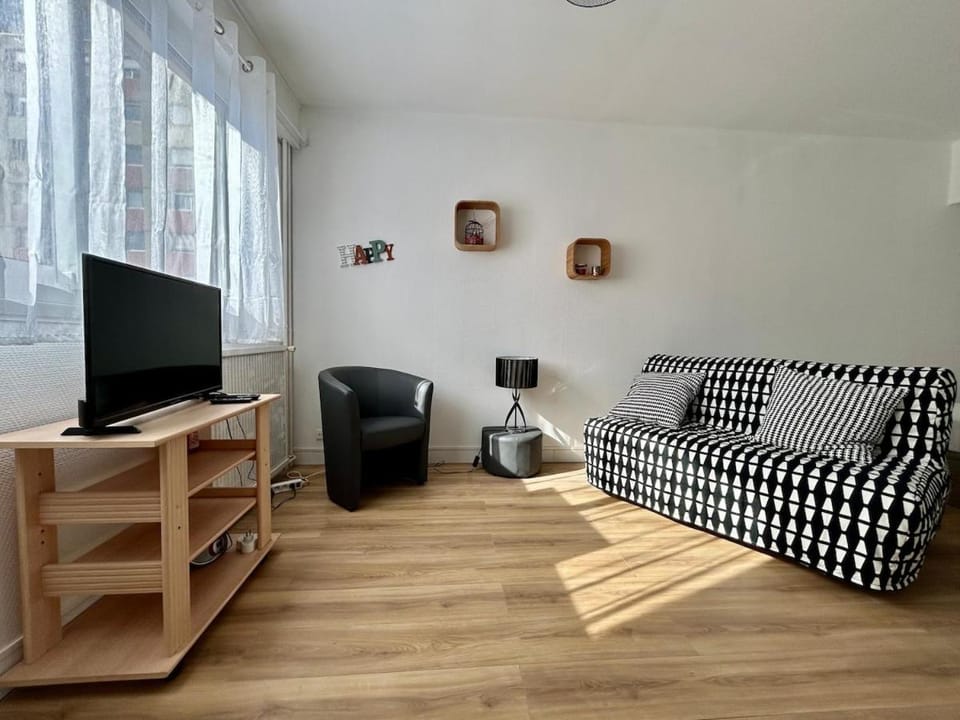 WeHost - Richelieu - Grand studio pour 2 personnes avec parking Apartment in Villeurbanne