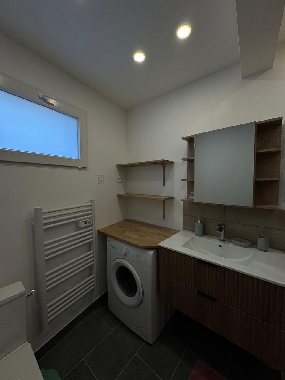 Bathroom, washing machine