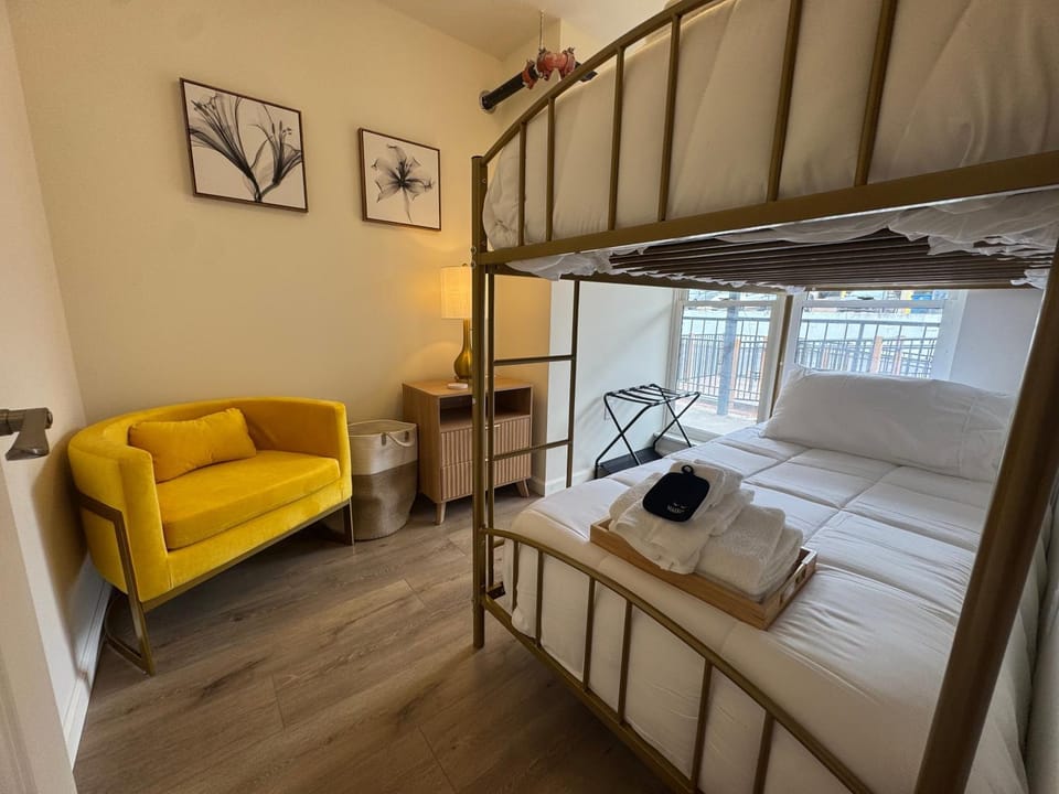The Sterling Stay Modern Elegant 2 Bedroom Apartment in Saint Charles