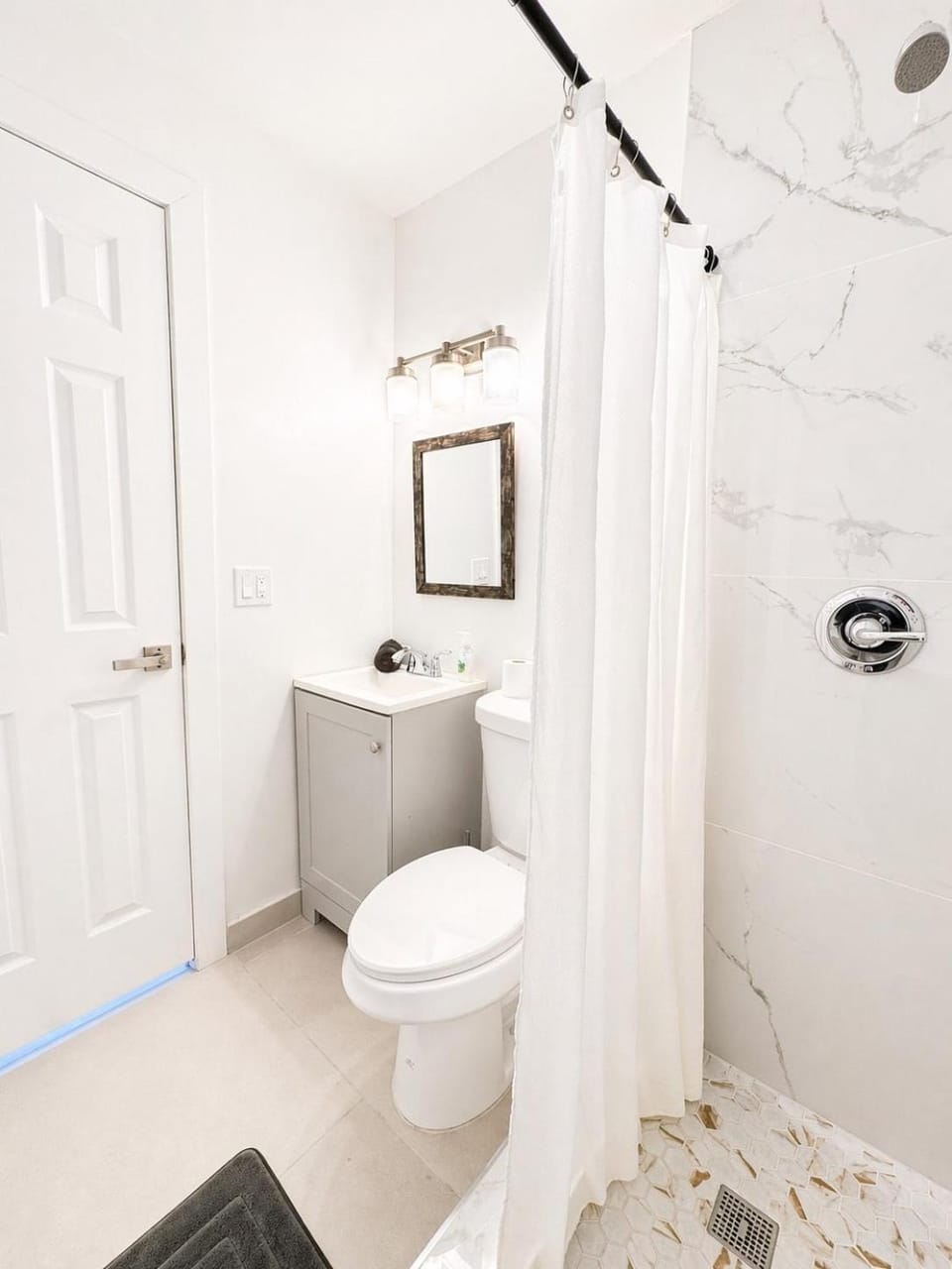 Modern Family Home Near Wynwood - Sleeps 10 House in North Miami