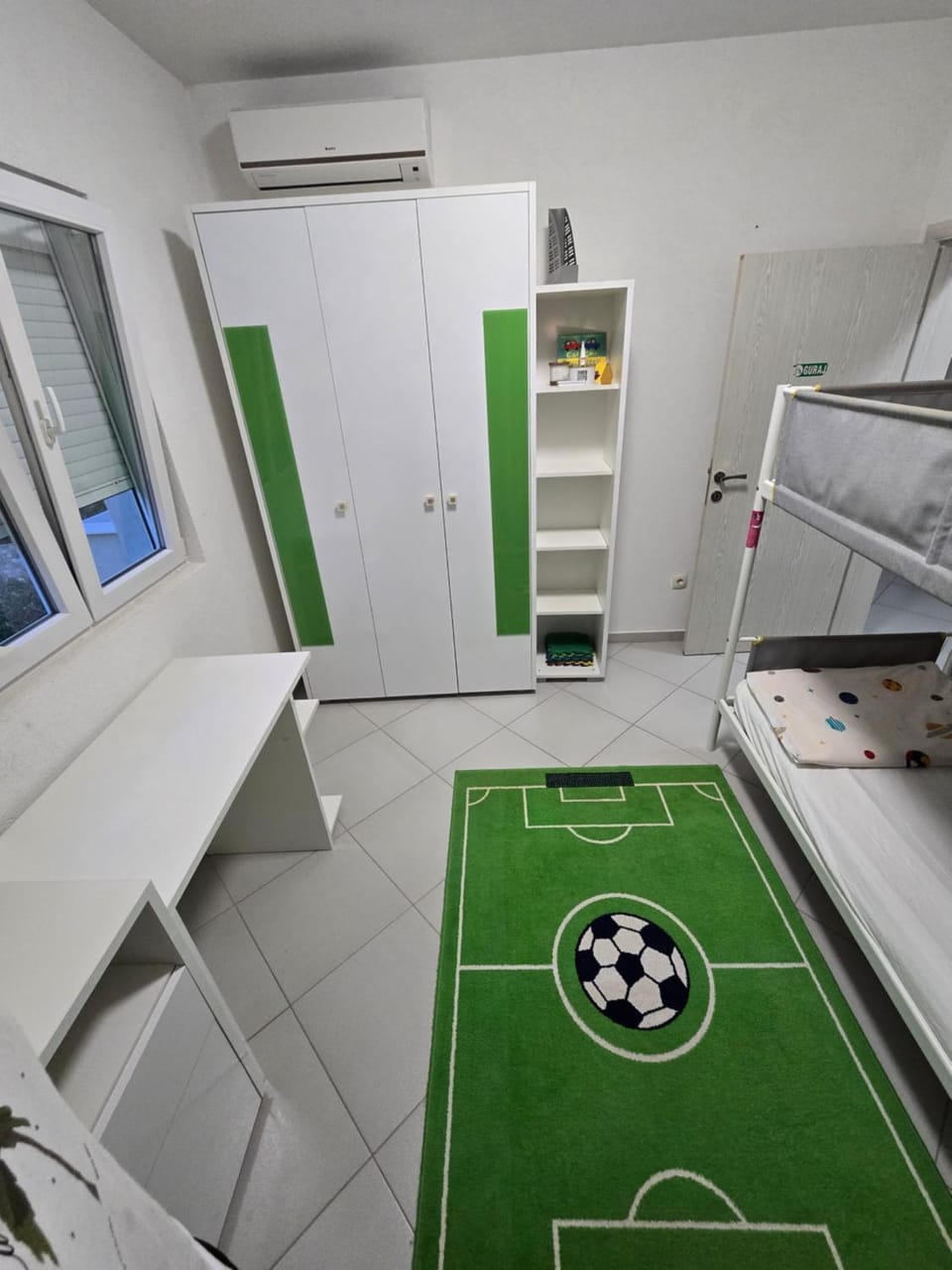 Villa with 4 bedrooms, jacuzzi and panoramic view of city and sea Villa in Montenegro