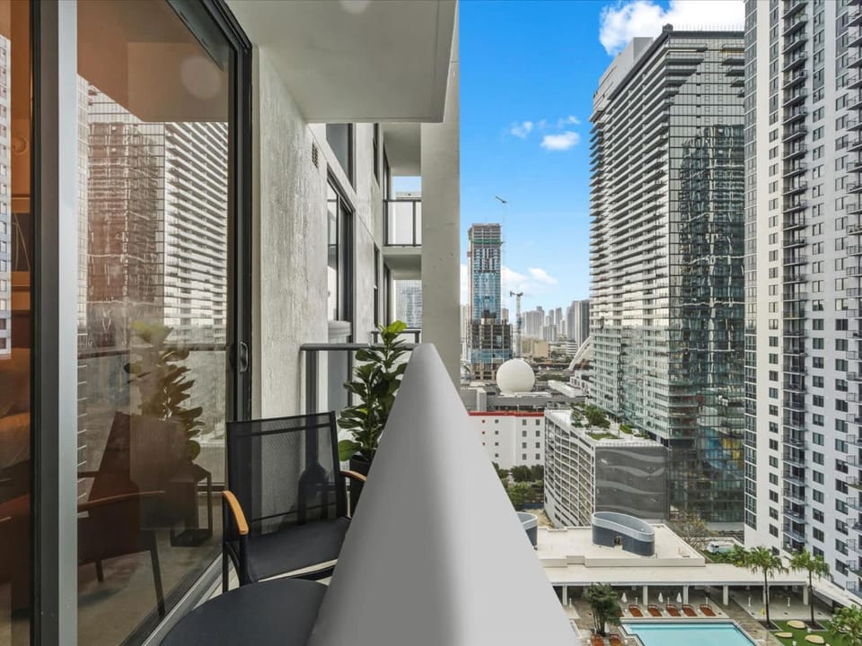 View (from property/room), Balcony/Terrace, City view
