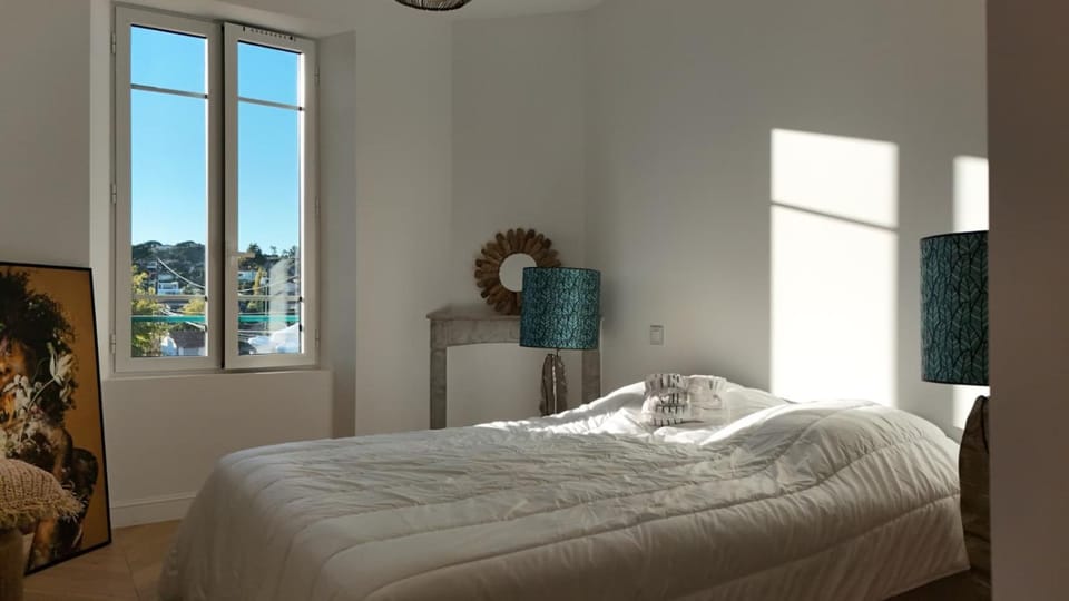 Superbe Appartement 4 pièces dans Villa de charme rénovée proche plages et centre ville d'Antibes, Côte d'Azur Apartment in Antibes
