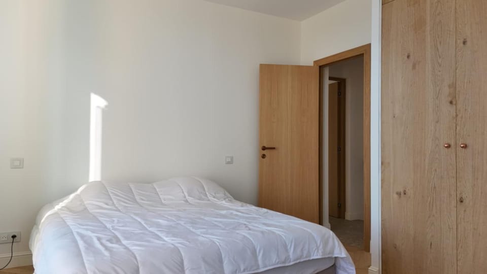 Bed, Photo of the whole room, Bedroom, wardrobe