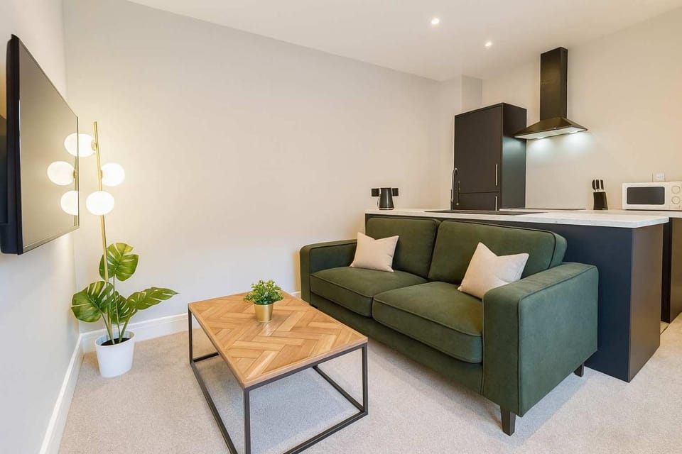 4 Bed Apartment for 8 in Centre - Free Parking Apartment in Cardiff