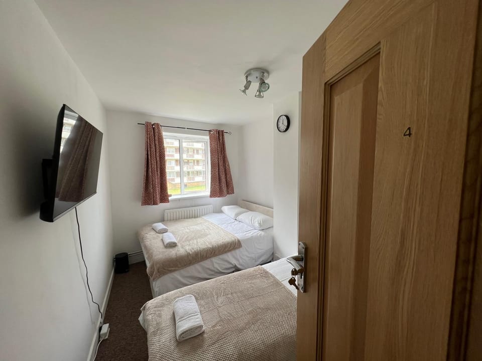 Cosy Central Rooms in Camden near Kings Cross Hostel in London Borough of Islington