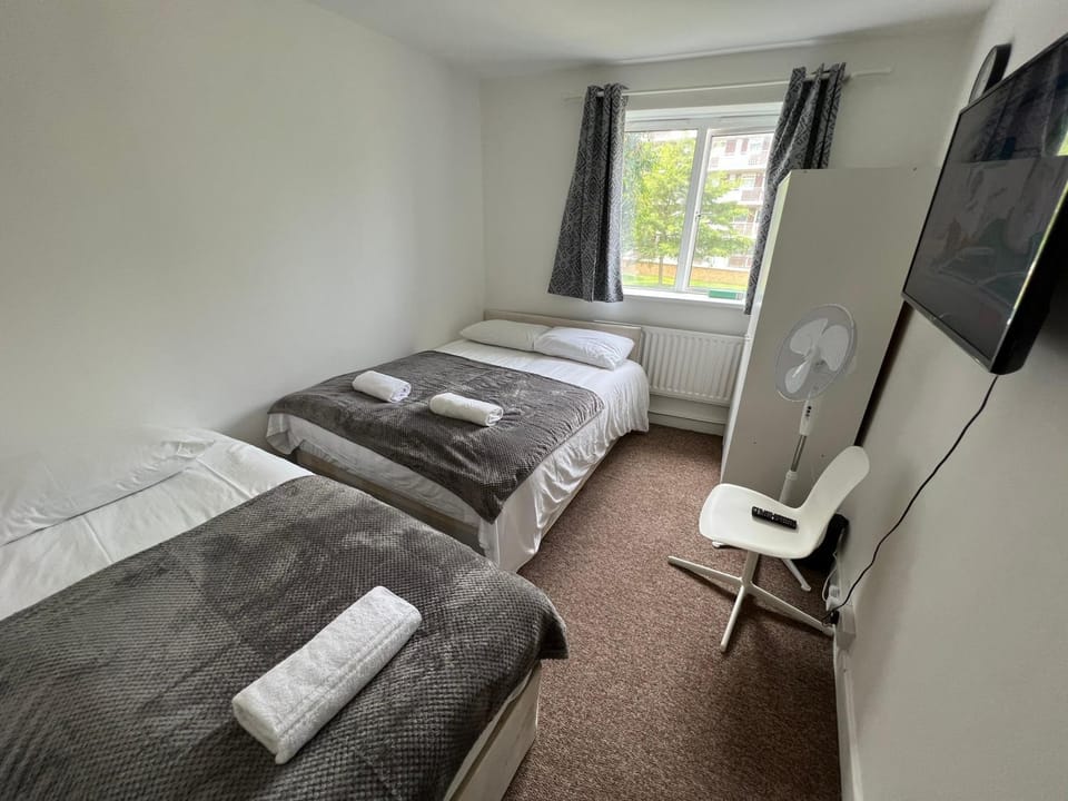 Cosy Central Rooms in Camden near Kings Cross Hostel in London Borough of Islington