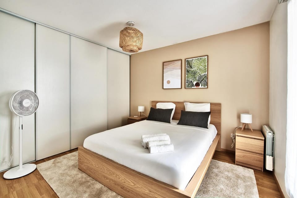 Bed, Photo of the whole room, Bedroom, wardrobe