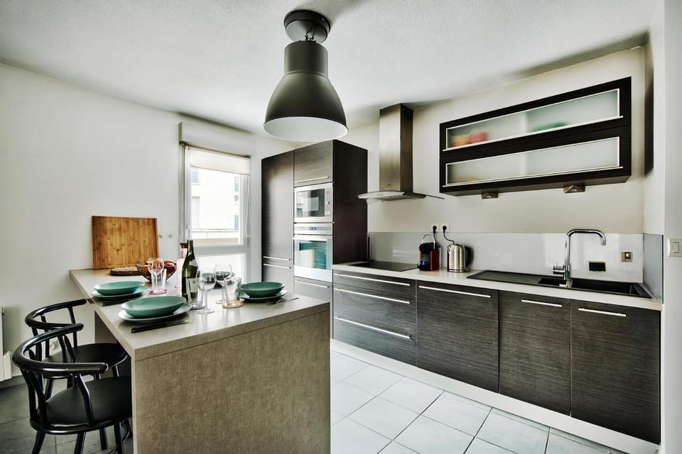 2-Bedroom Apartment Stadium & LDLC Arena within walking distance Garage Apartment in Auvergne-Rhône-Alpes