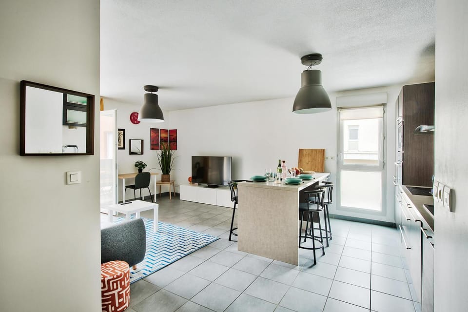 2-Bedroom Apartment Stadium & LDLC Arena within walking distance Garage Apartment in Auvergne-Rhône-Alpes
