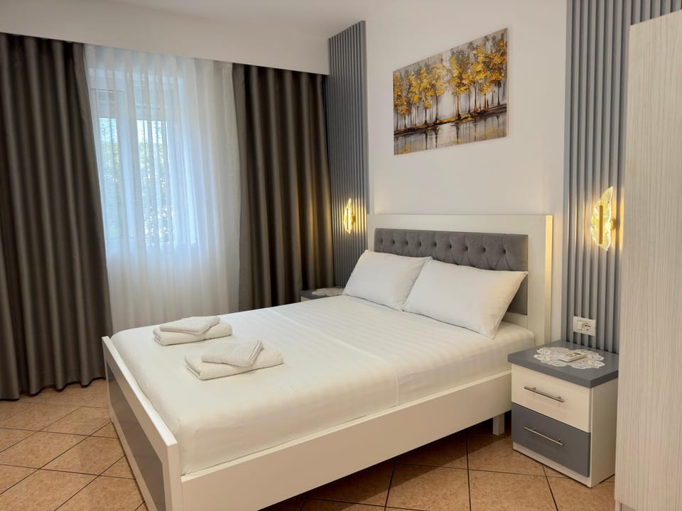 Bed, Photo of the whole room, Bedroom, towels