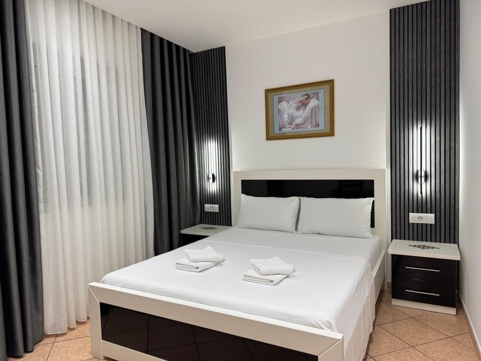 Bed, Bedroom, towels
