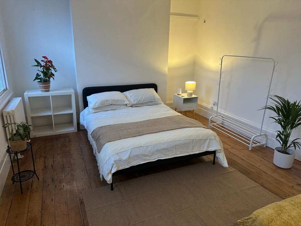 4BR Victorian Townhouse & Private Garden House in London Borough of Southwark