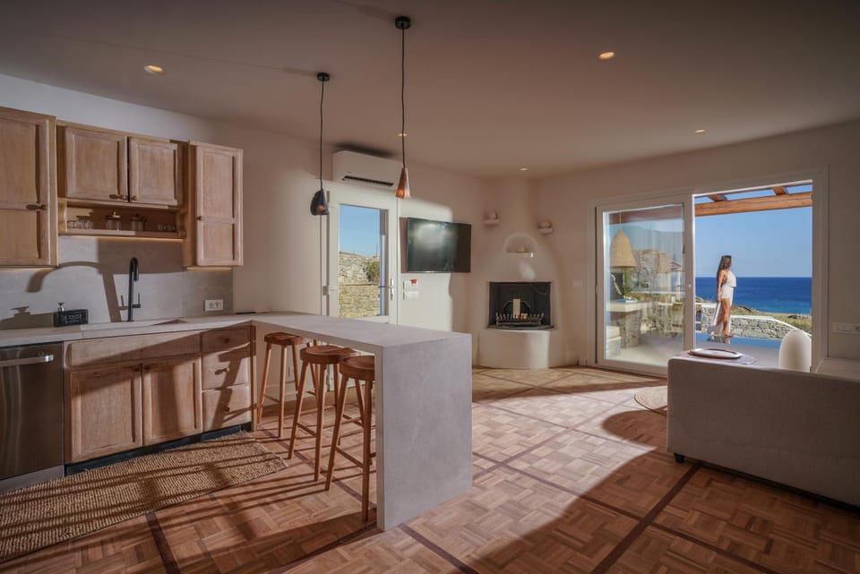Kitchen or kitchenette, Living room