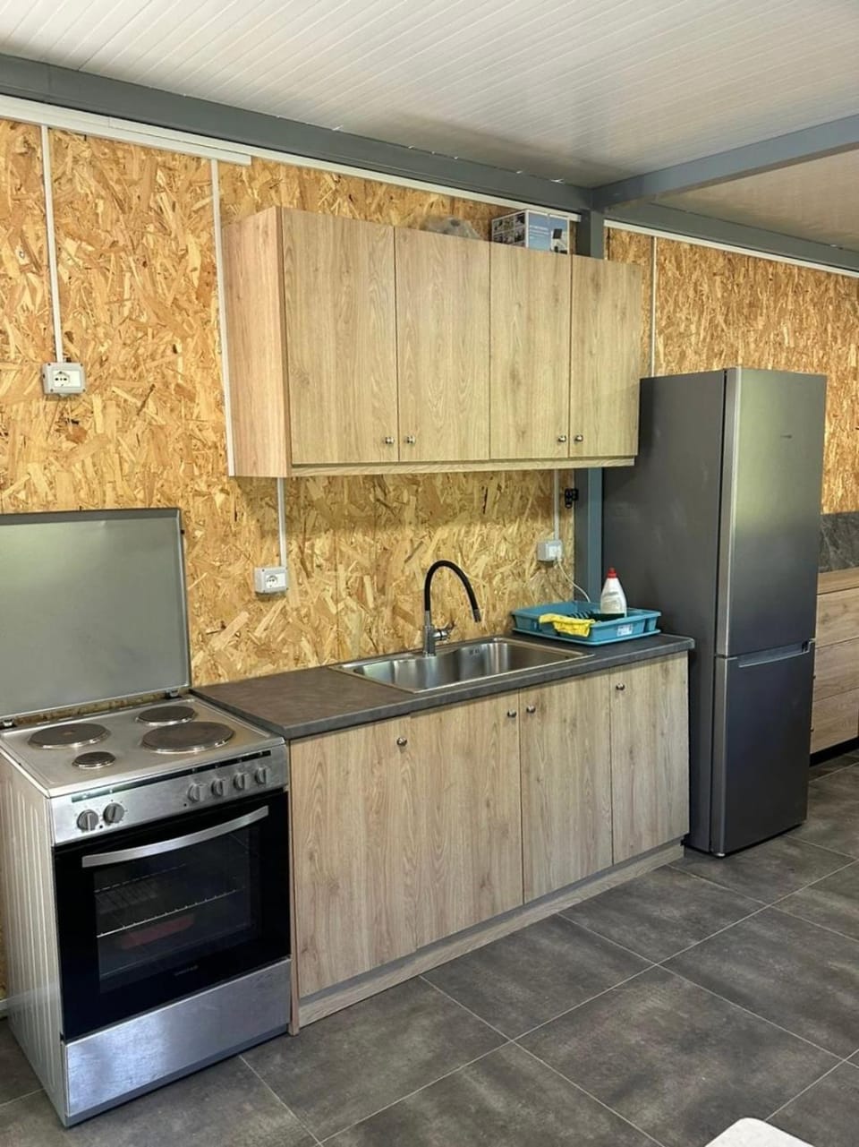 Kitchen or kitchenette, oven