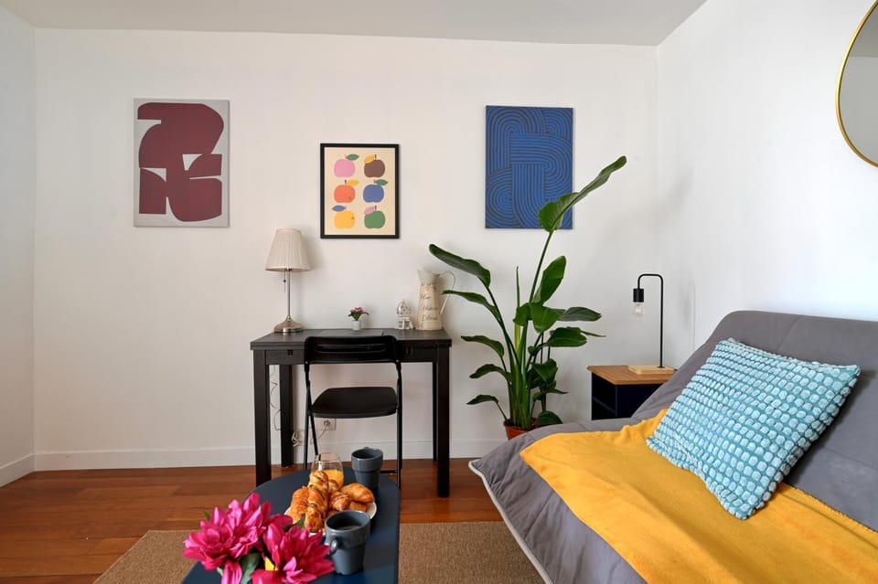 Living room, Decorative detail, Seating area
