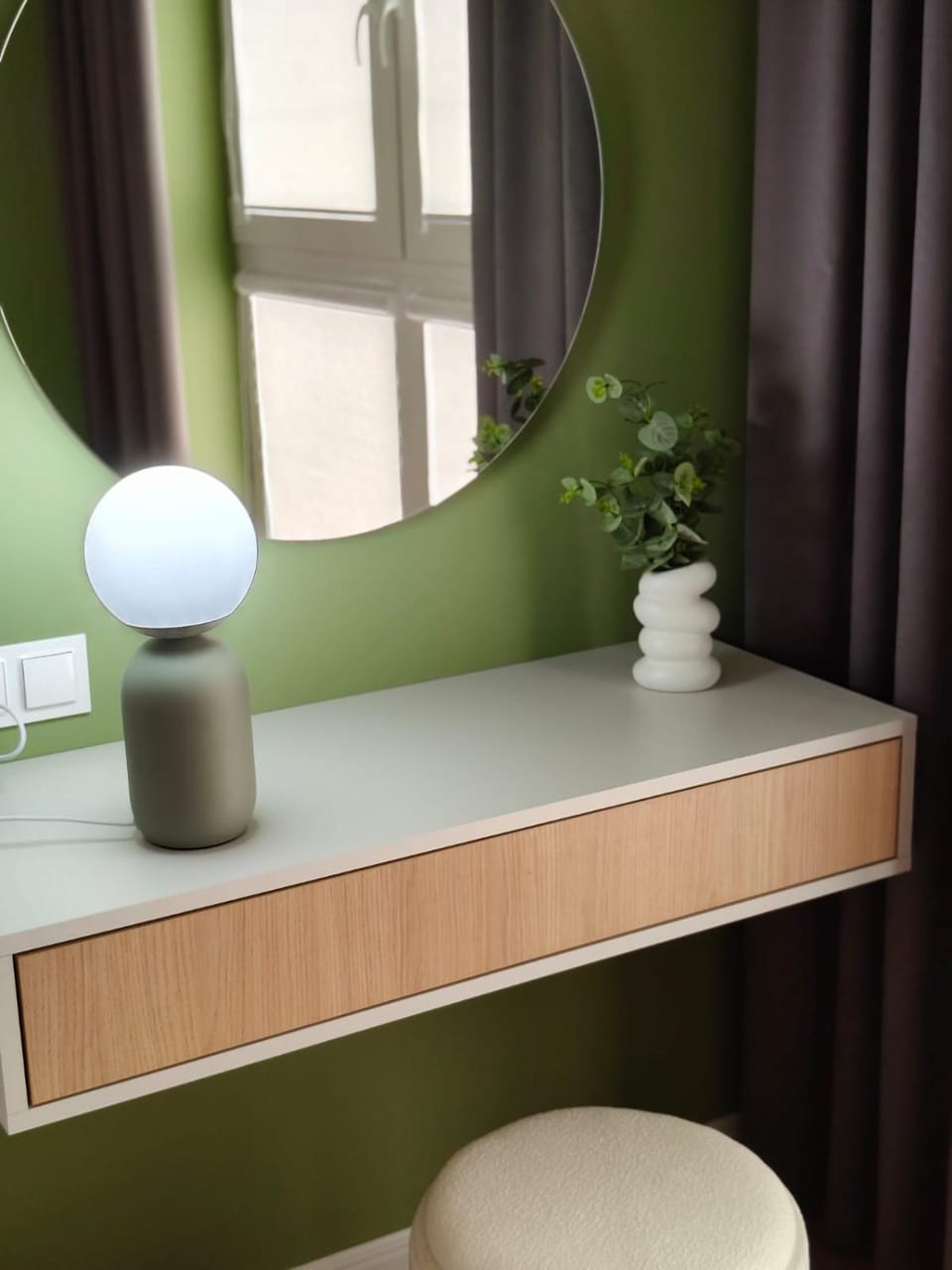 Seating area, Bedroom