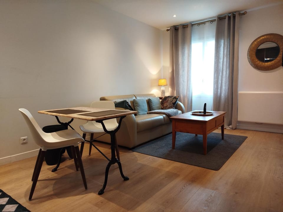 La SUITE de la Villa Voltaire Apartment hotel in Île-de-France