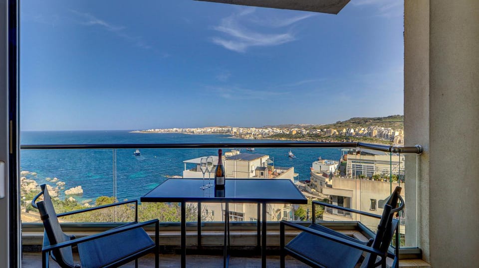 Balcony/Terrace, Sea view, Location