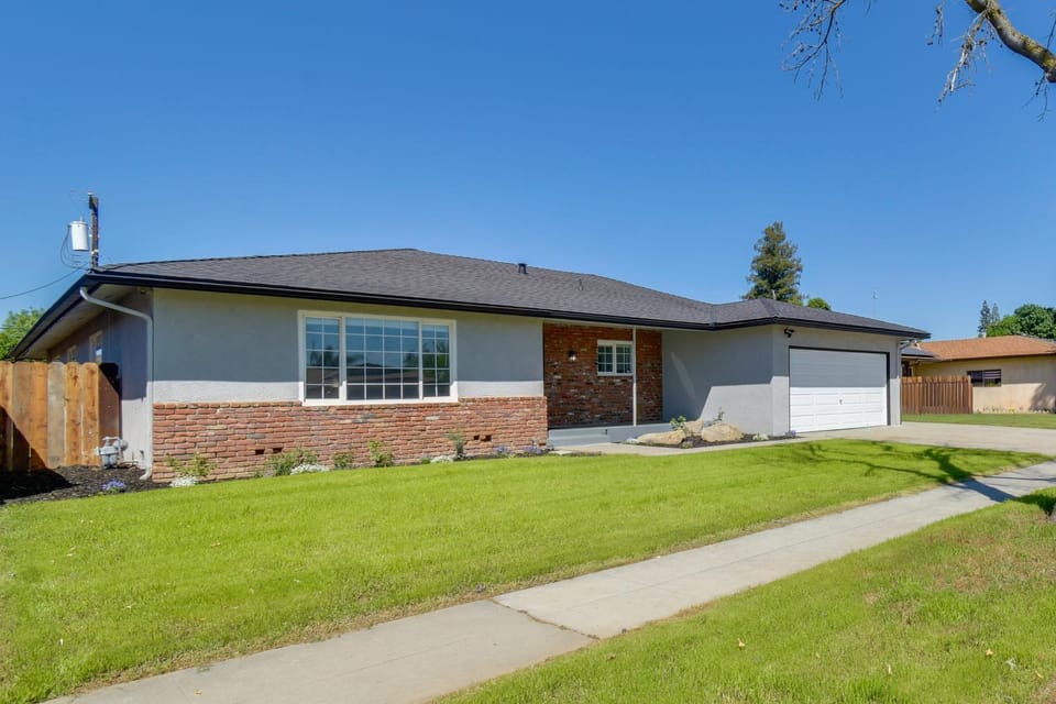 Near Fresno State & Malls! Family-Friendly Home House in Fresno