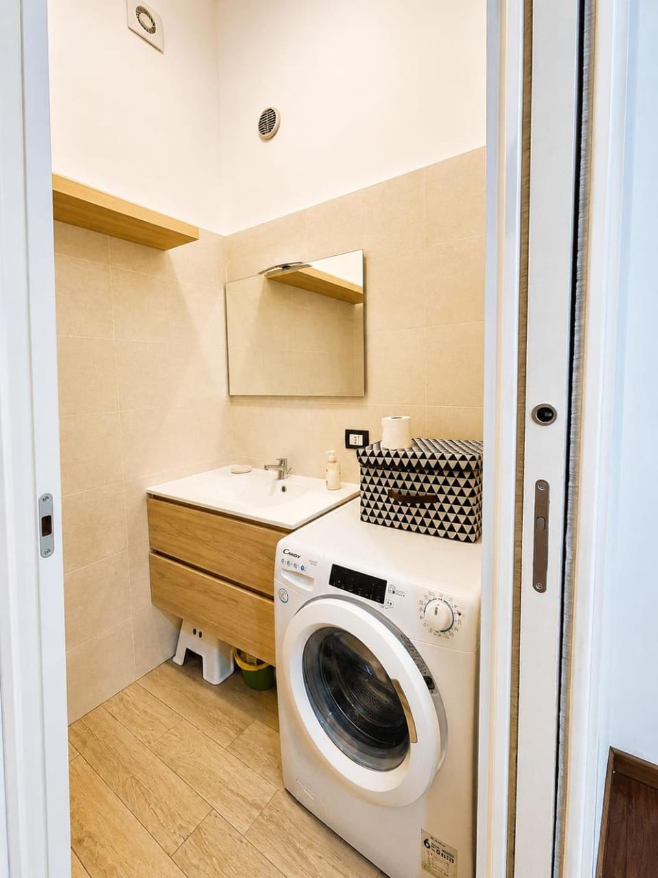 Bathroom, washing machine