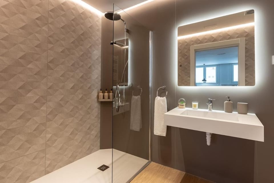 Estudio moderno adaptado en el centro de Gernika Apartment in Basque Country