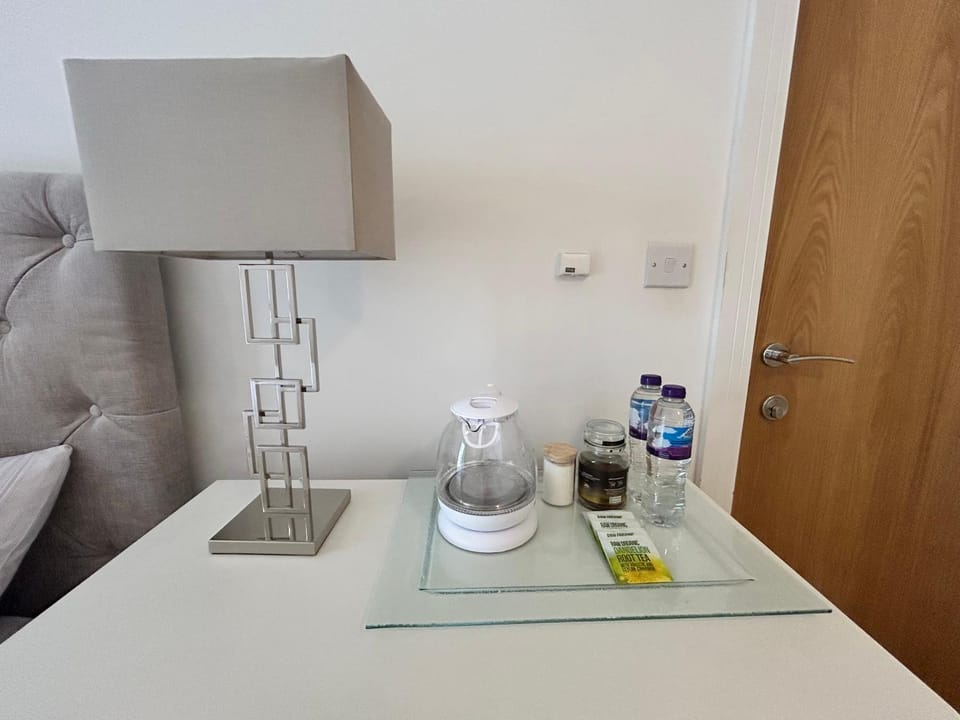 Modern Riverside King Room Shared Bathroom Vacation rental in London