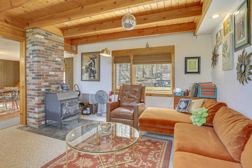 Catskills Serenity! Cozy Vintage Cabin on 10 Acres Cabin in Hudson Valley