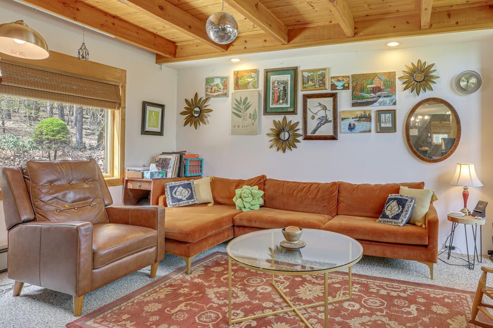 Catskills Serenity! Cozy Vintage Cabin on 10 Acres Cabin in Hudson Valley