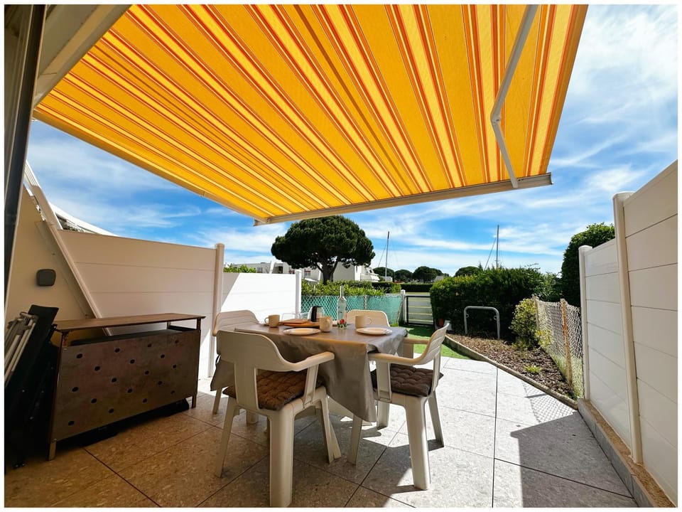 Balcony/Terrace, Dining area, Garden view