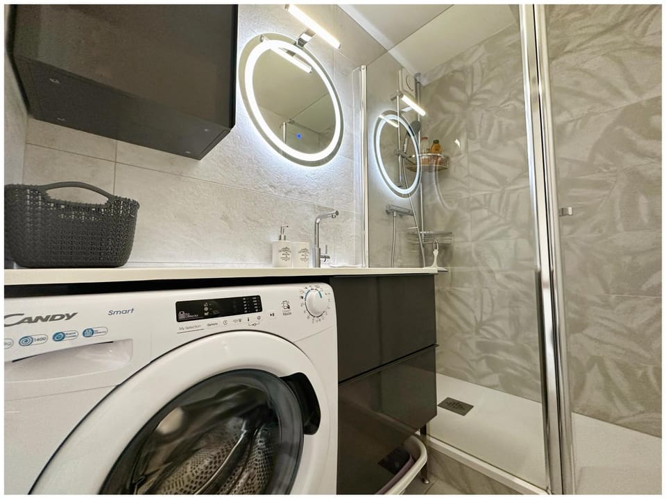 Bathroom, washing machine