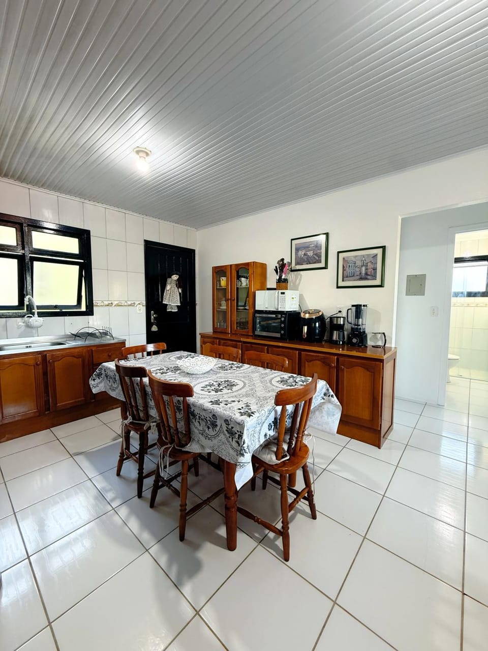 Kitchen or kitchenette, Dining area, minibar